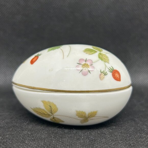 Wedgwood Wild Strawberry egg shaped trinket dish - Picture 2 of 5